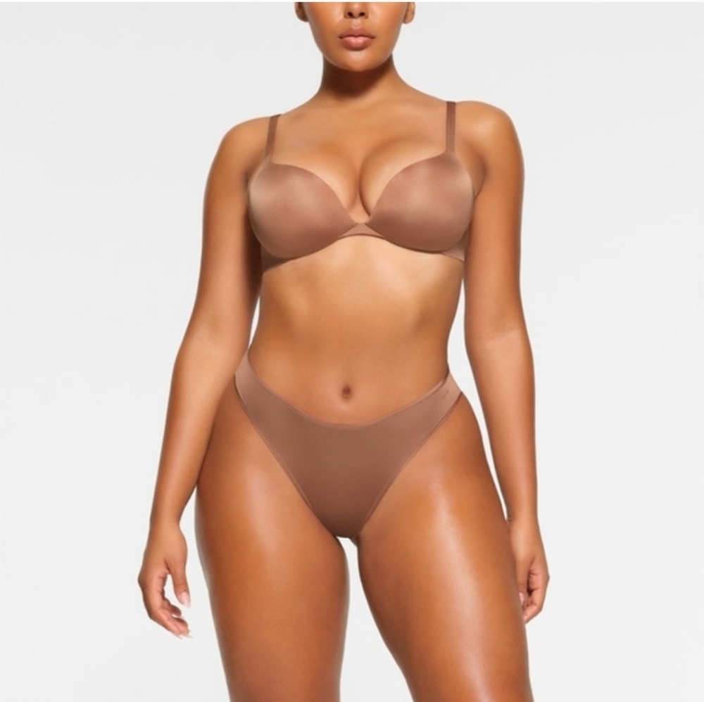 SKIMS Plunge Bra